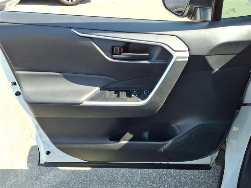 Toyota RAV4 LE 2025