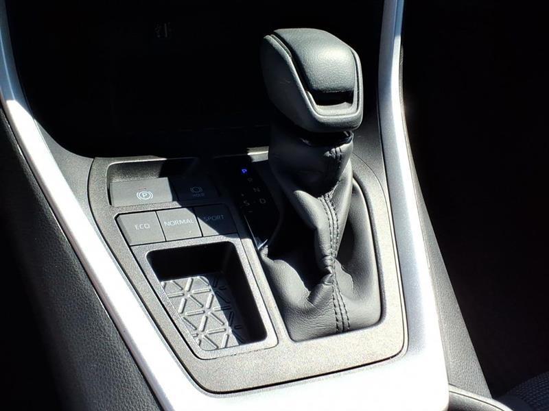 Toyota RAV4 LE 2025