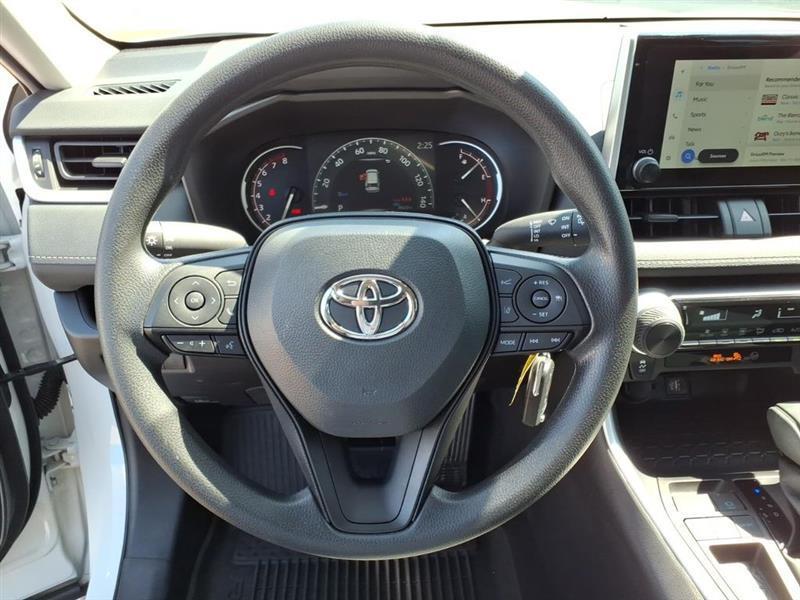 Toyota RAV4 LE 2025