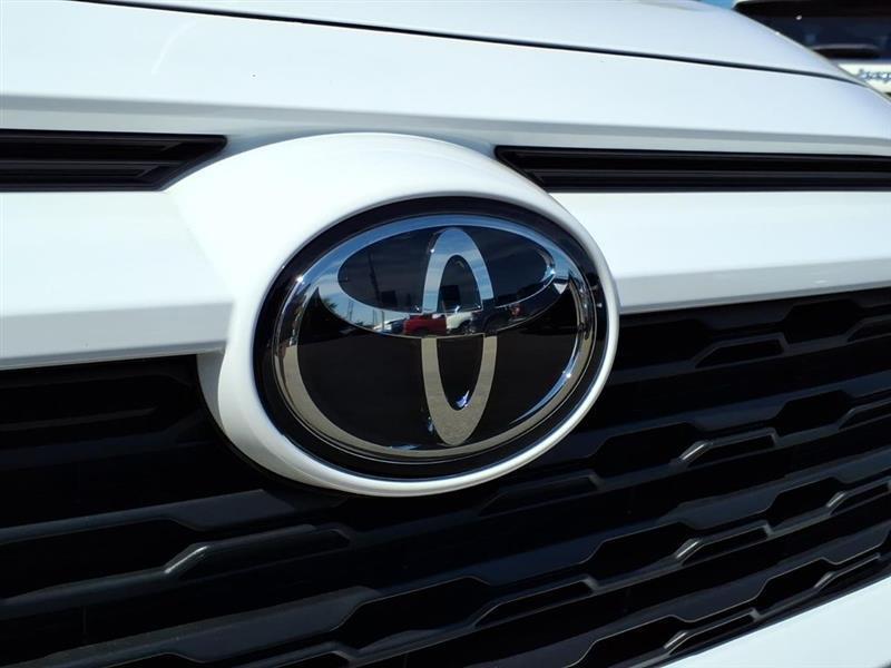 Toyota RAV4 LE 2025