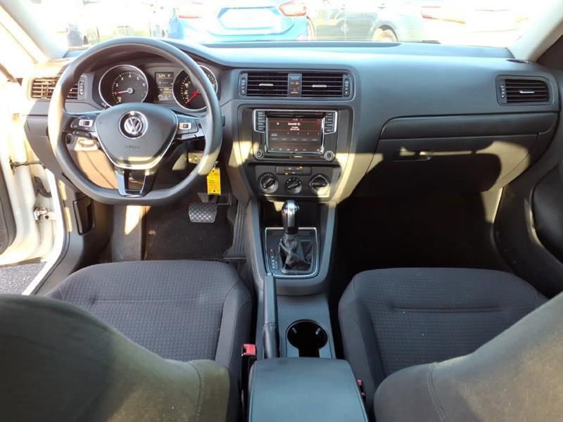 Volkswagen Jetta 1.4T S 6A 2016