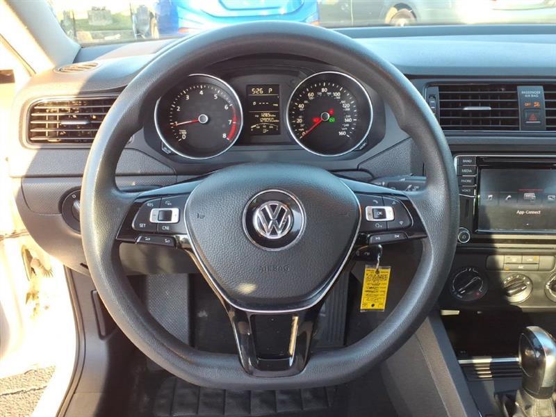 Volkswagen Jetta 1.4T S 6A 2016