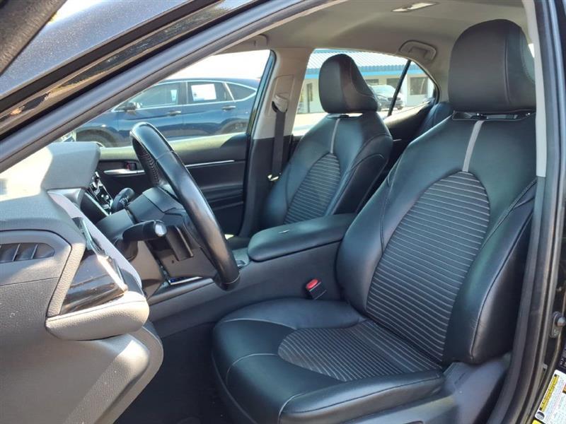 Toyota Camry SE 2021