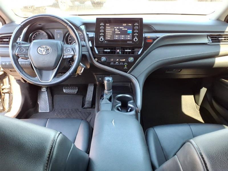 Toyota Camry SE 2021