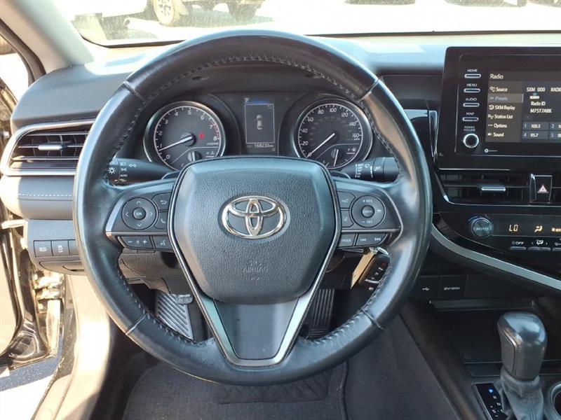 Toyota Camry SE 2021