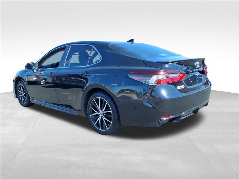 Toyota Camry SE 2021