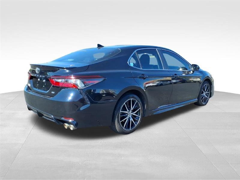Toyota Camry SE 2021