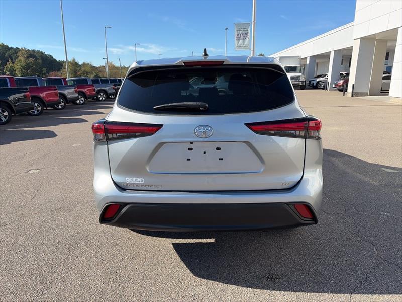 Toyota Highlander LE FWD V6 2022
