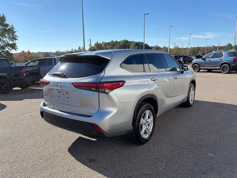 Toyota Highlander LE FWD V6 2022