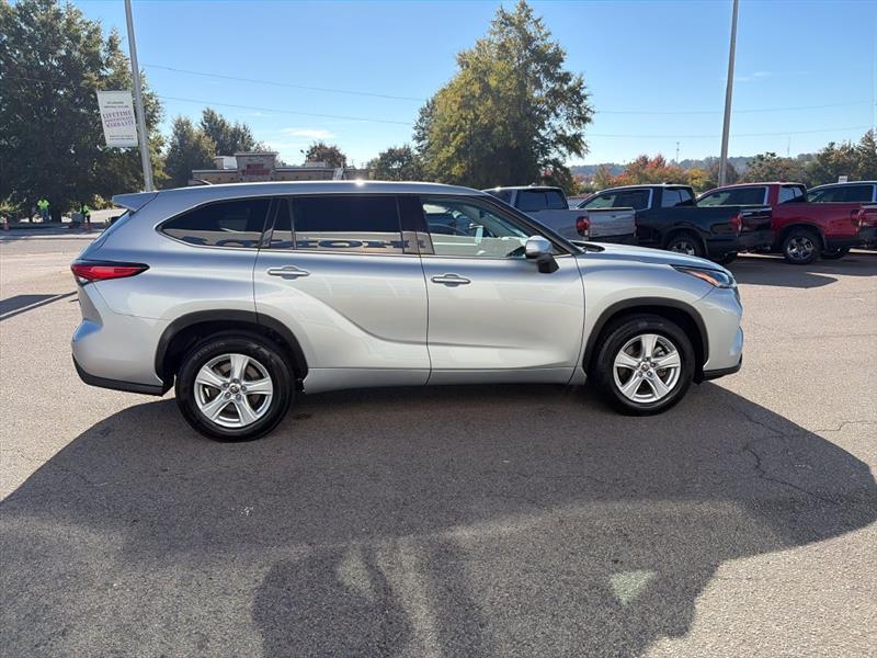 Toyota Highlander LE FWD V6 2022