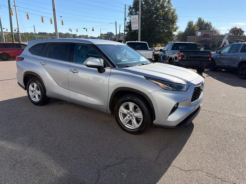 Toyota Highlander LE FWD V6 2022