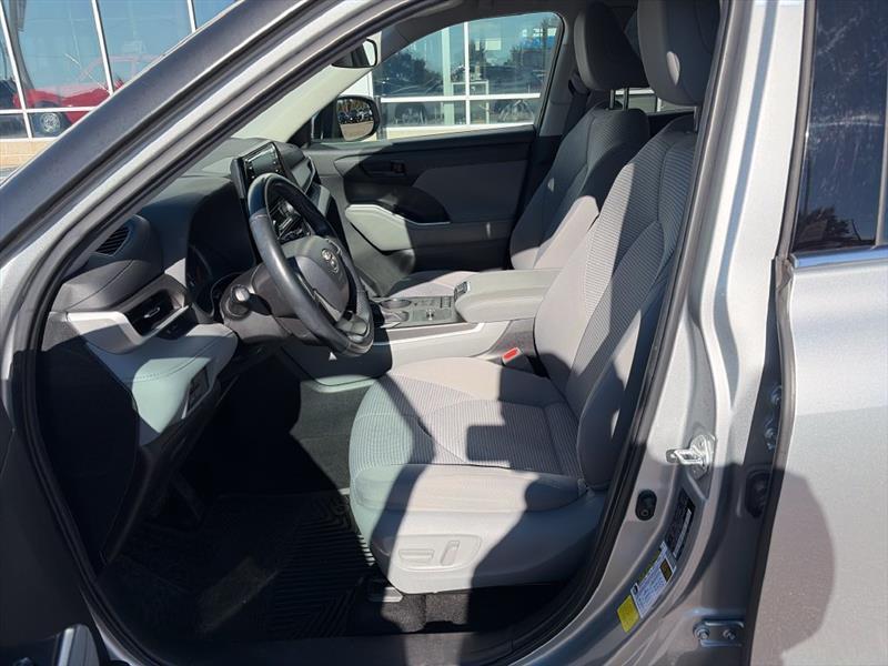 Toyota Highlander LE FWD V6 2022