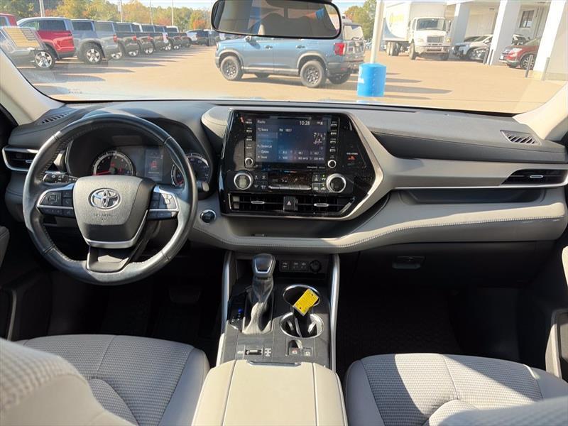 Toyota Highlander LE FWD V6 2022
