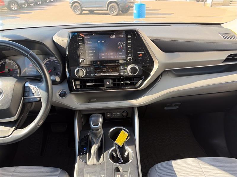 Toyota Highlander LE FWD V6 2022