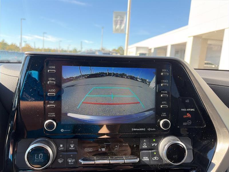 Toyota Highlander LE FWD V6 2022