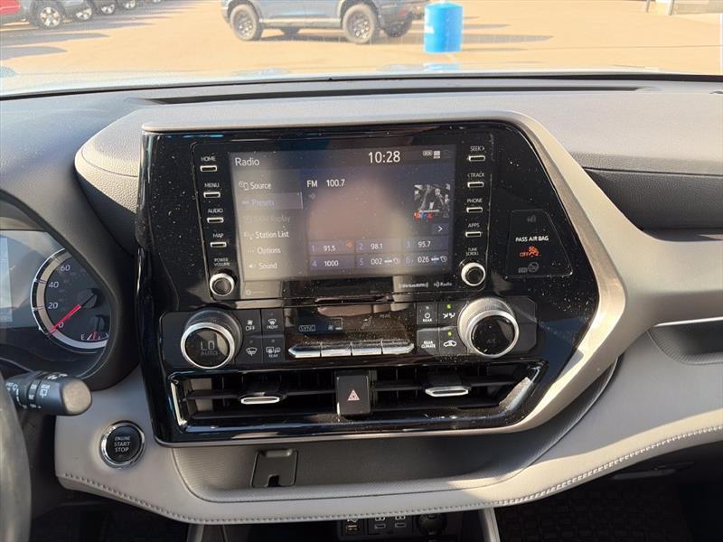 Toyota Highlander LE FWD V6 2022