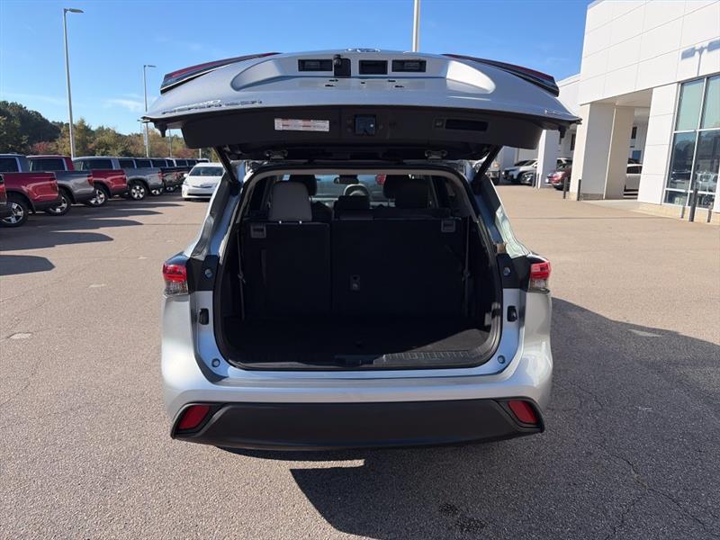 Toyota Highlander LE FWD V6 2022