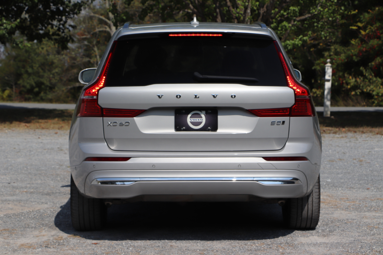 2022 Volvo XC60 B5 Inscription photo 2
