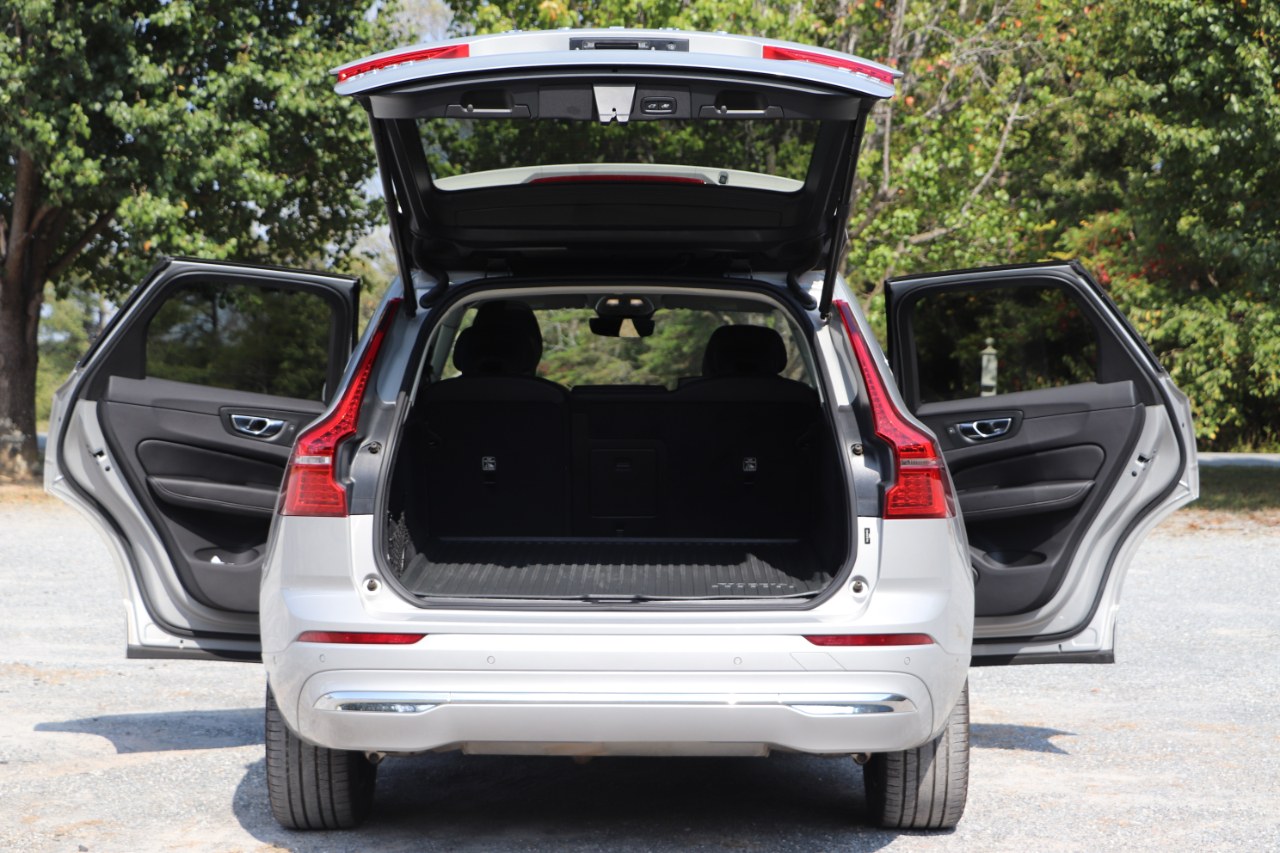 2022 Volvo XC60 B5 Inscription photo 3