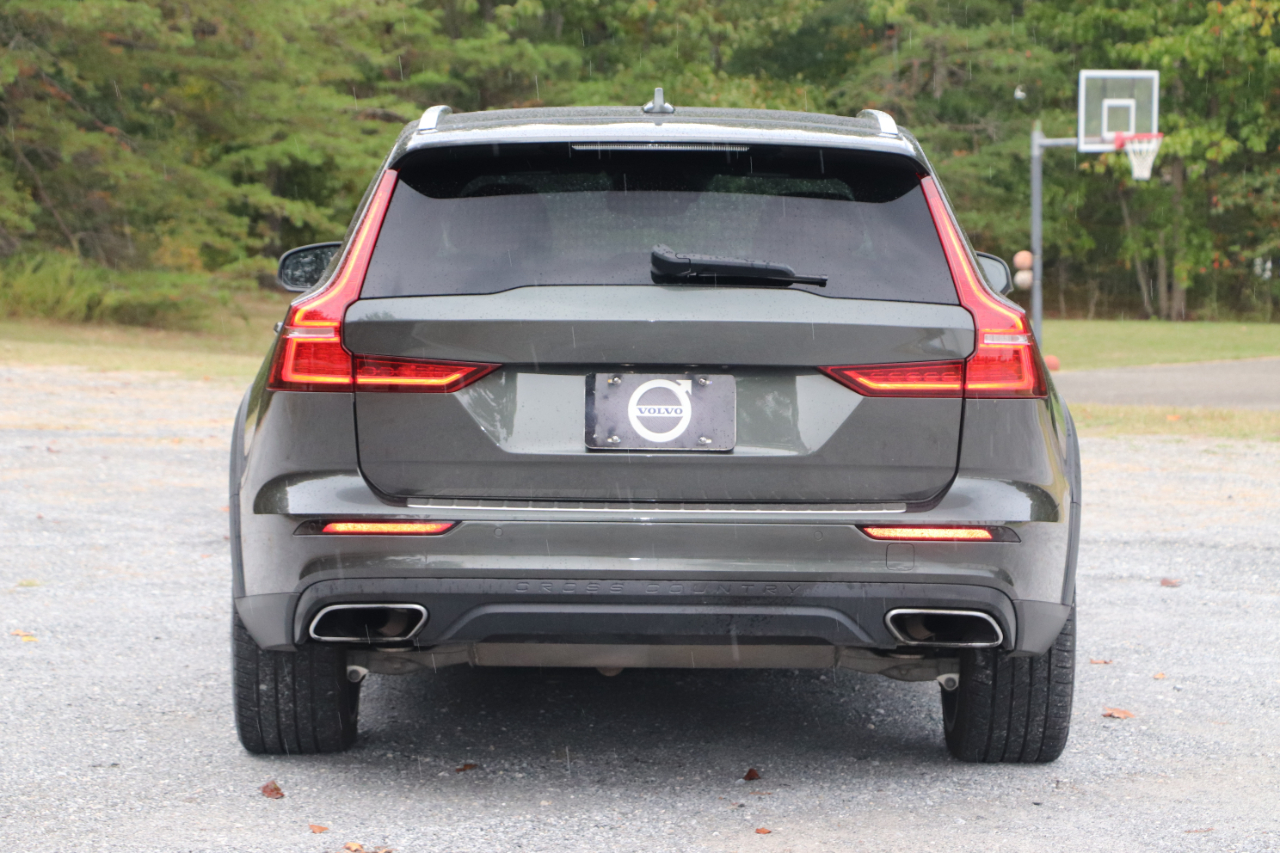 2021 Volvo V60 Momentum photo 4