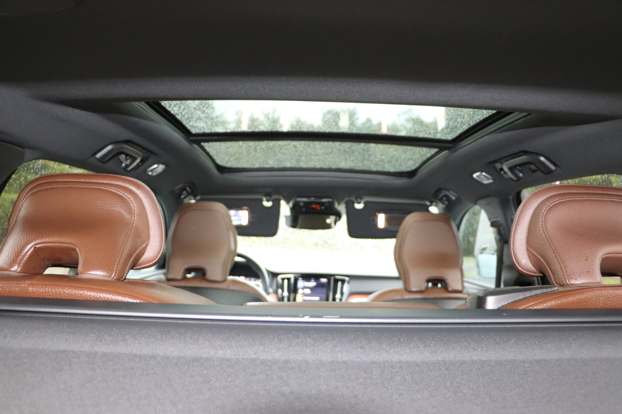 2021 Volvo V60 Momentum photo 8