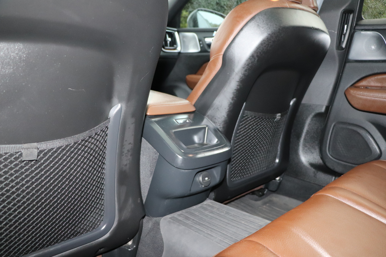2021 Volvo V60 Momentum photo 13