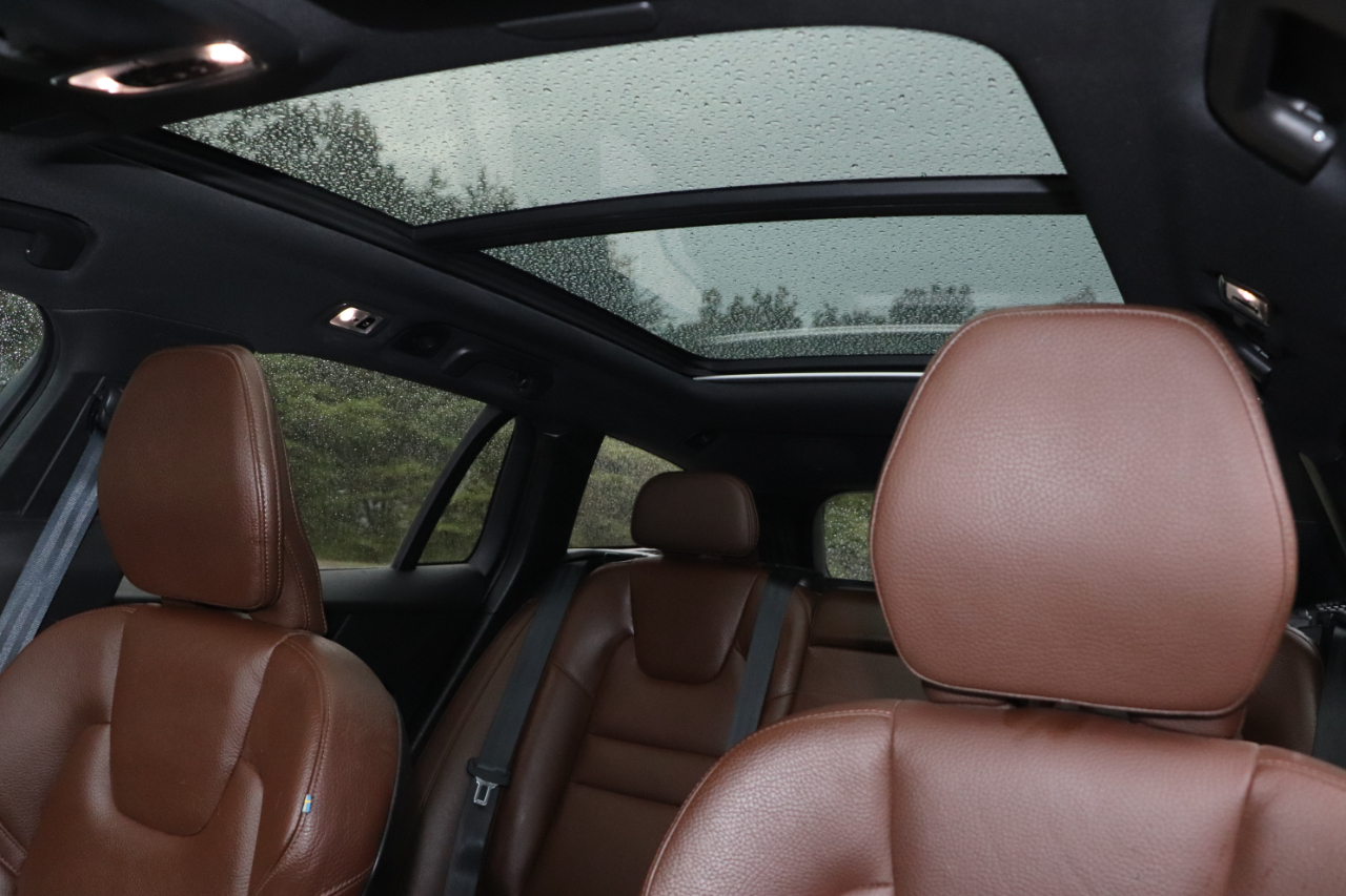 2021 Volvo V60 Momentum photo 15