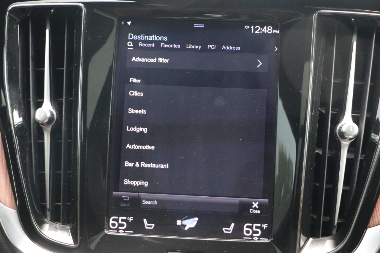 2021 Volvo V60 Momentum photo 22