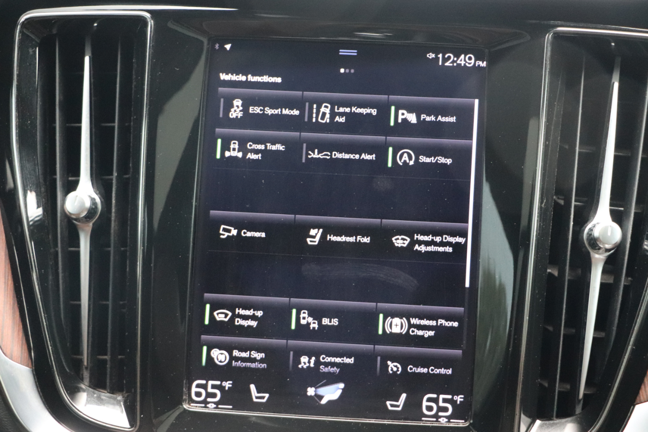 2021 Volvo V60 Momentum photo 23