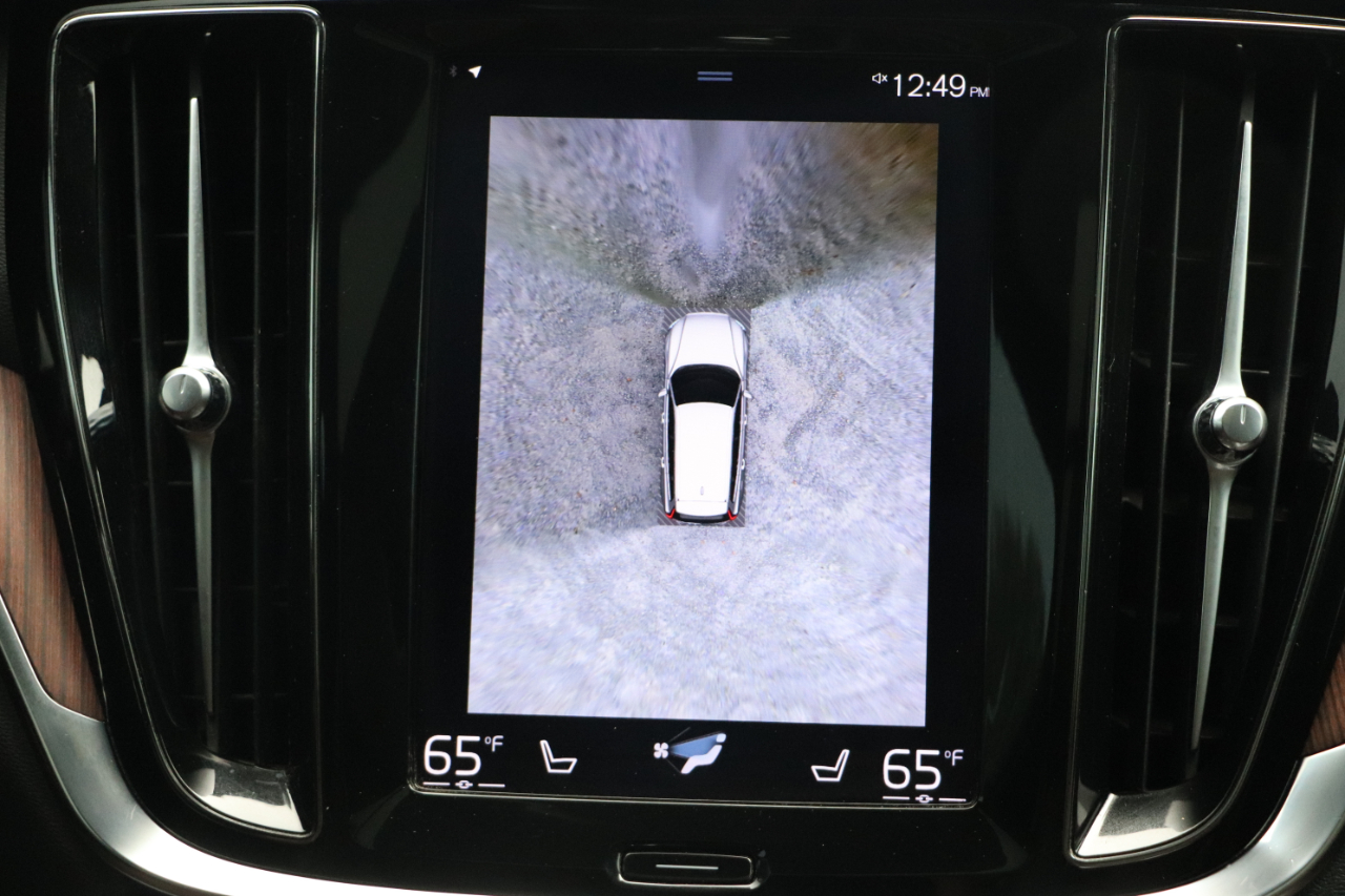 2021 Volvo V60 Momentum photo 26