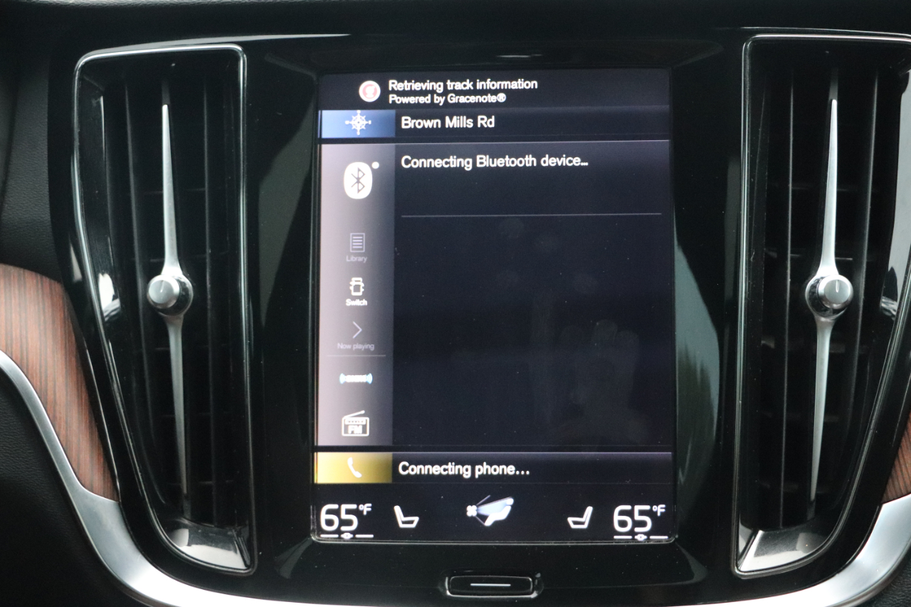 2021 Volvo V60 Momentum photo 29