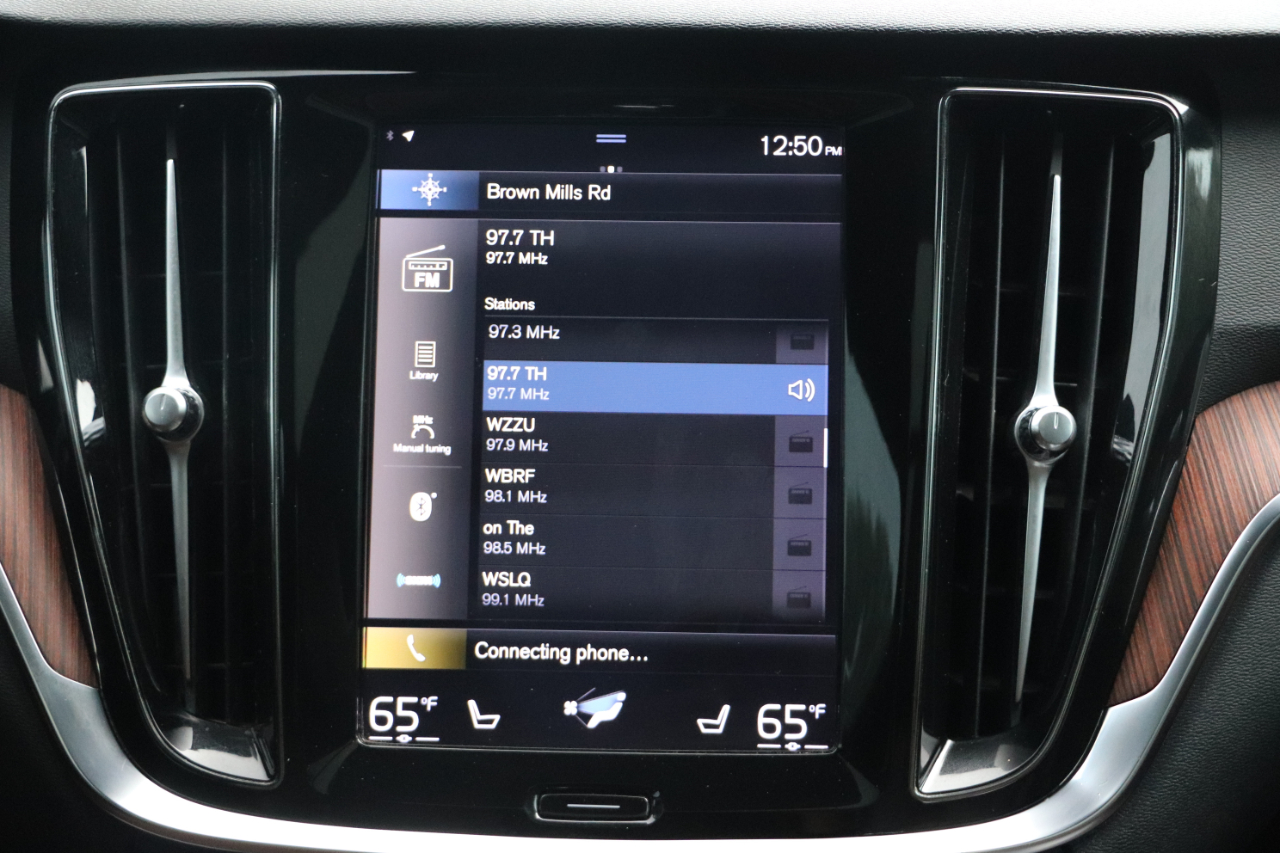 2021 Volvo V60 Momentum photo 30