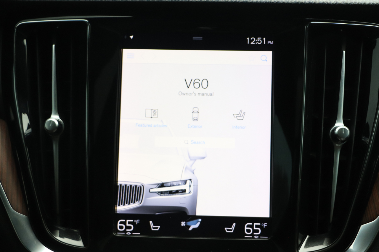 2021 Volvo V60 Momentum photo 31