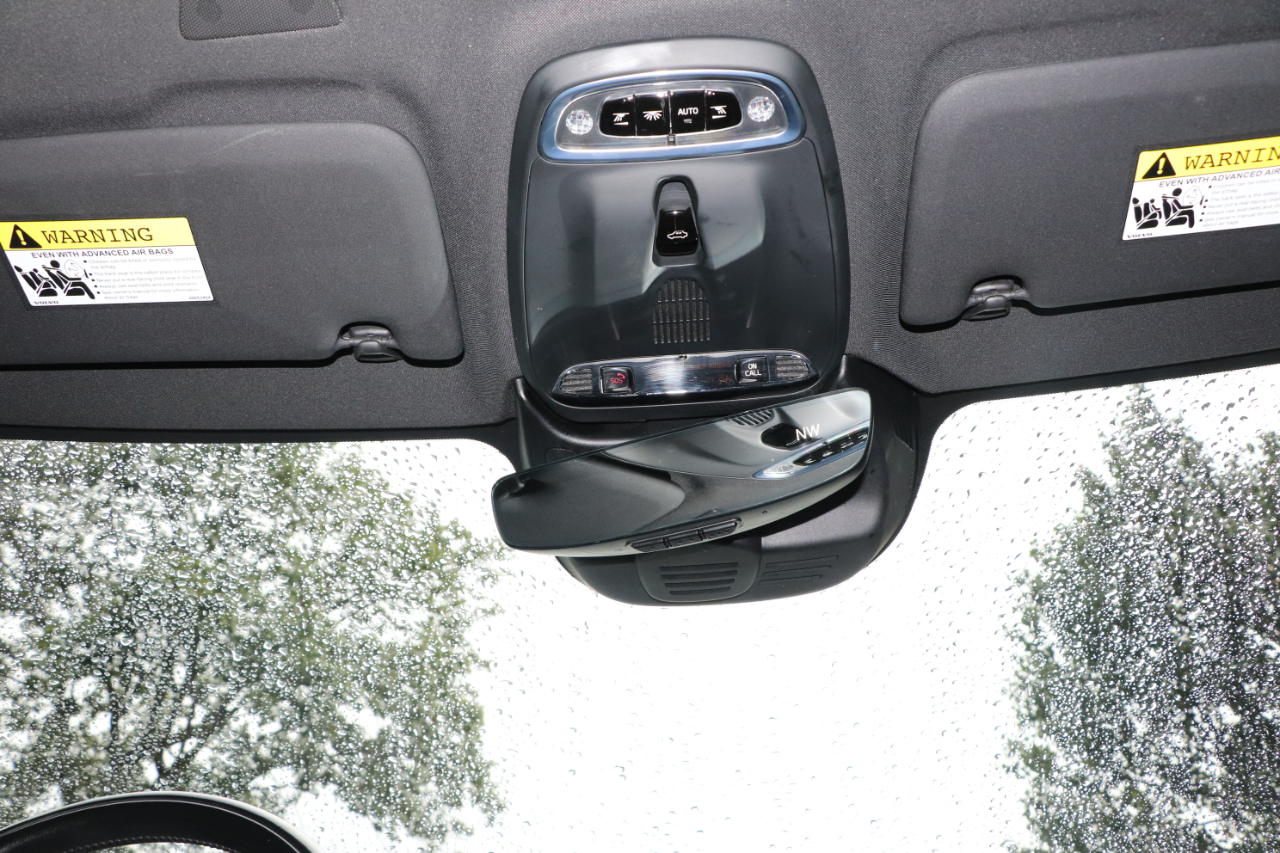 2021 Volvo V60 Momentum photo 32