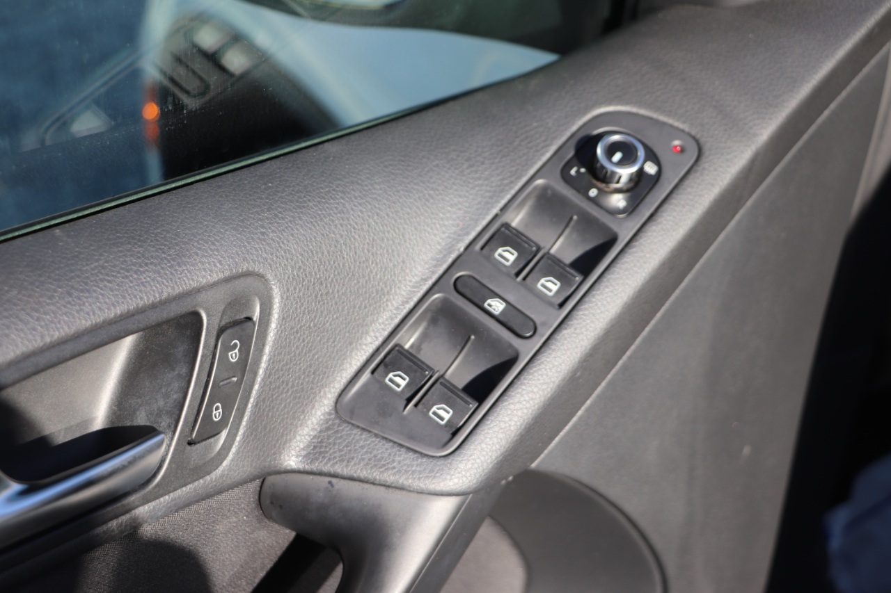 Volkswagen Tiguan S 2013