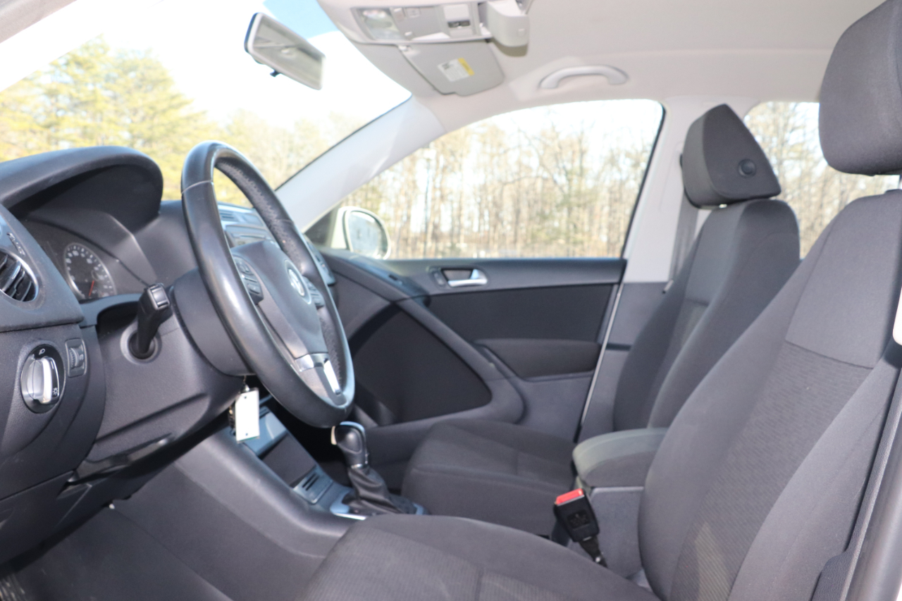 Volkswagen Tiguan S 2013