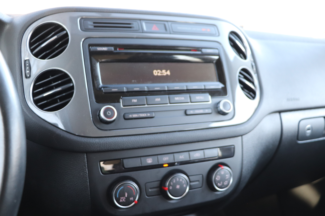 Volkswagen Tiguan S 2013