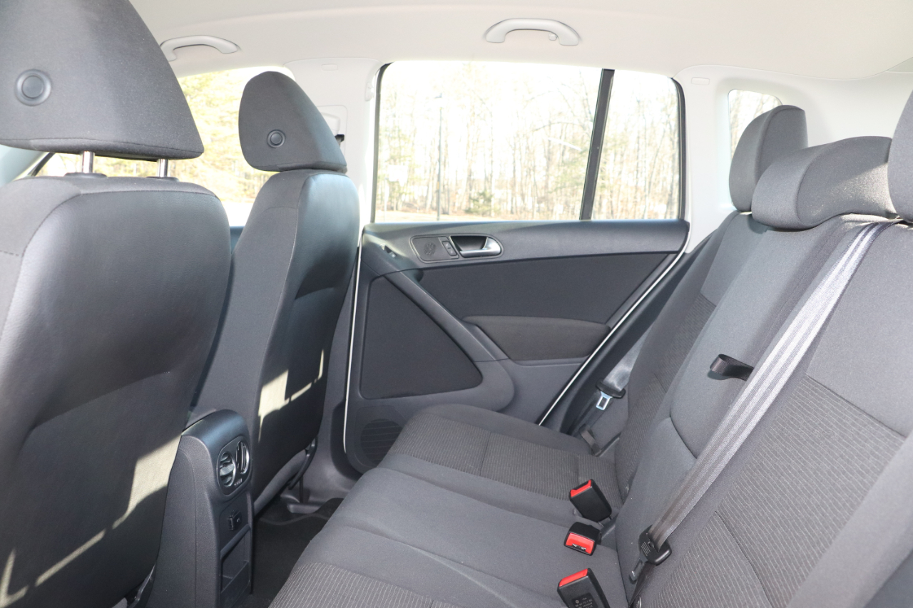 Volkswagen Tiguan S 2013