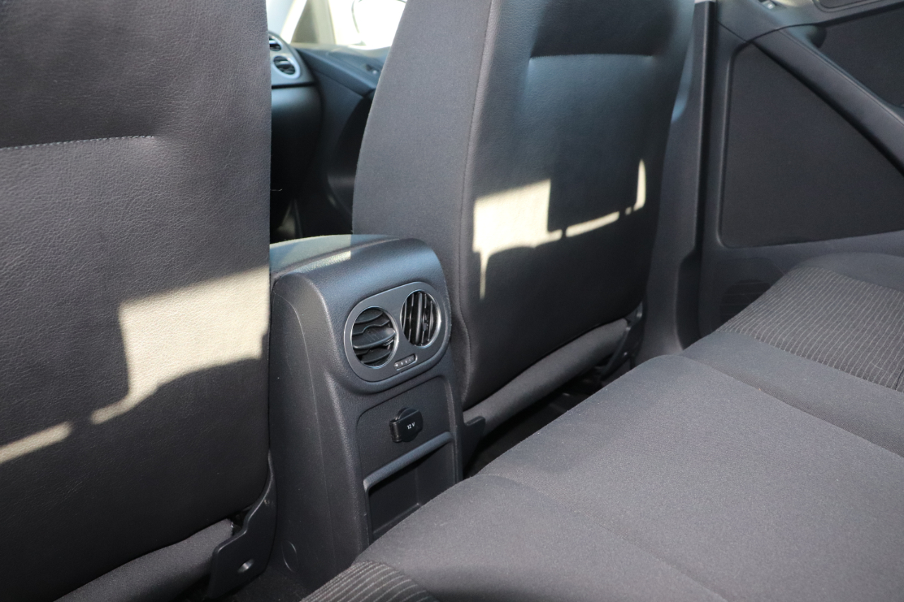 Volkswagen Tiguan S 2013