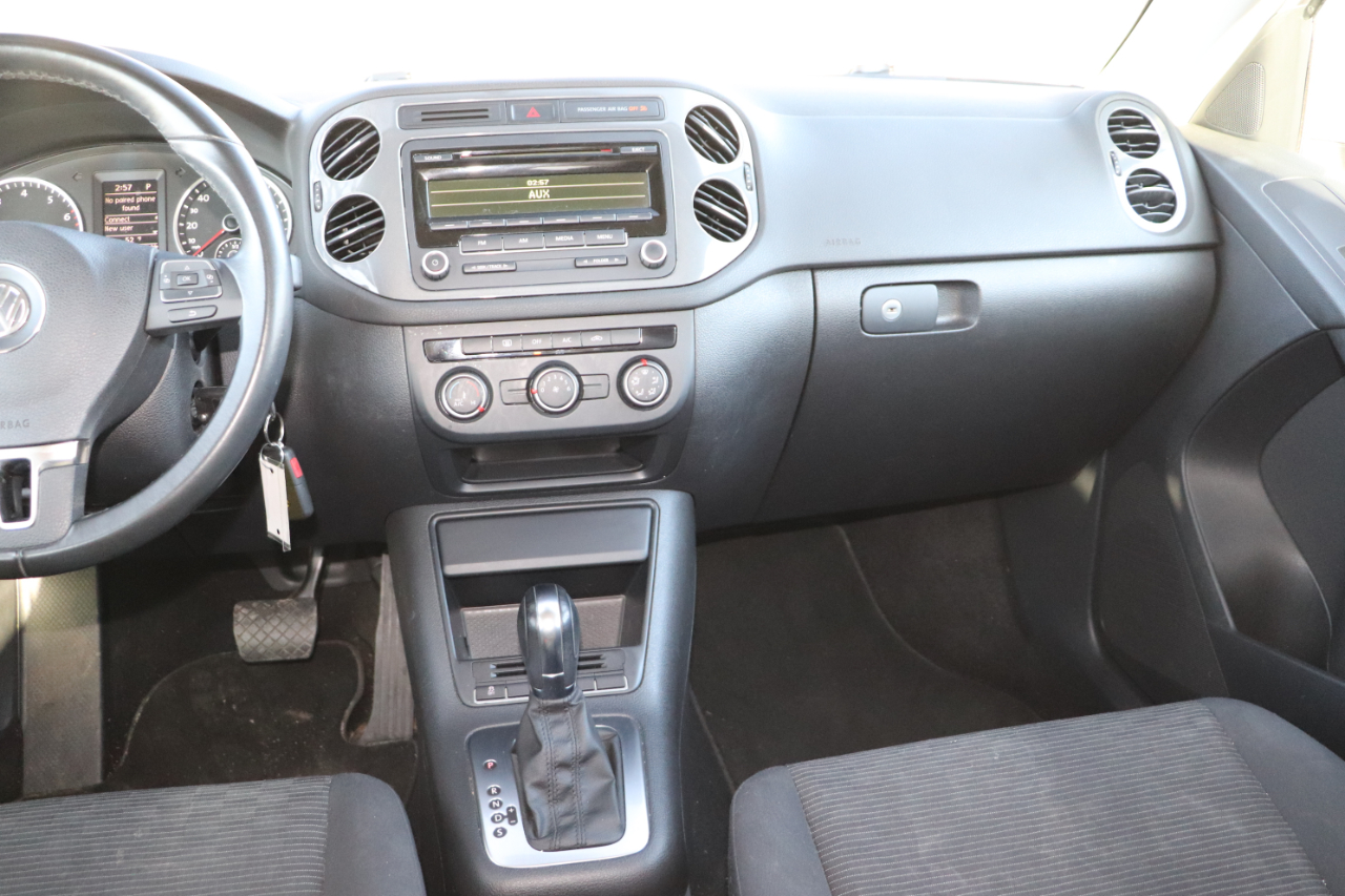 Volkswagen Tiguan S 2013