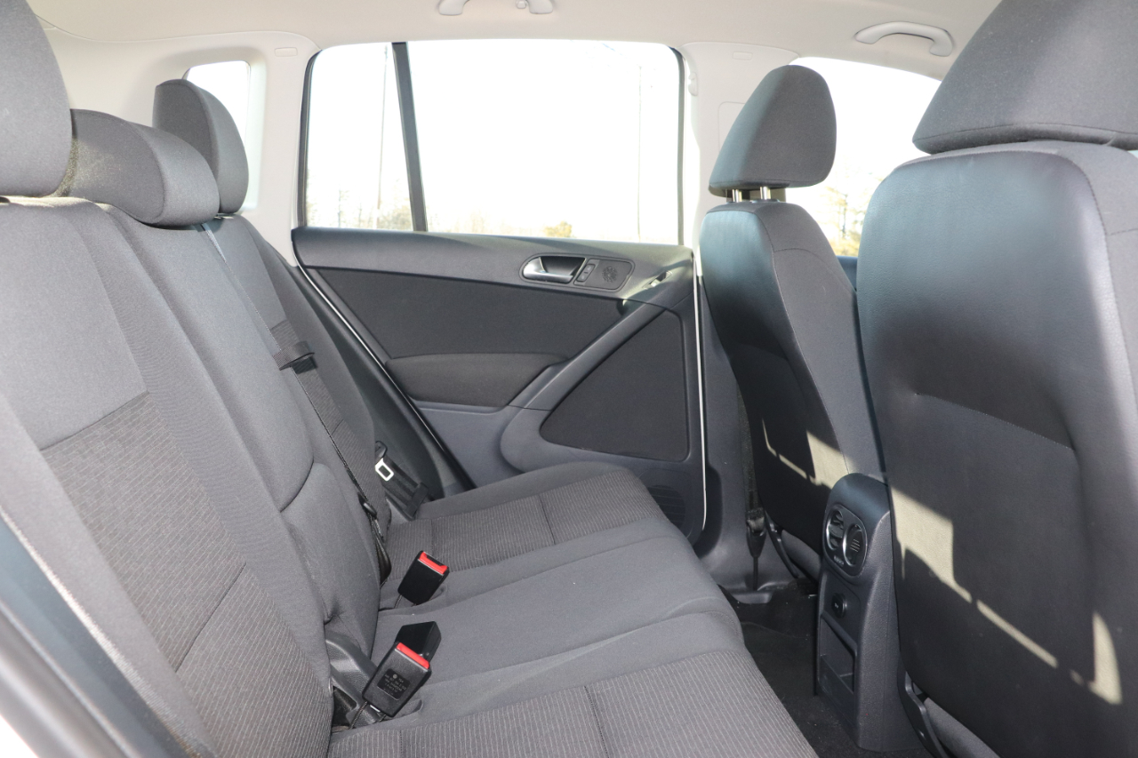 Volkswagen Tiguan S 2013