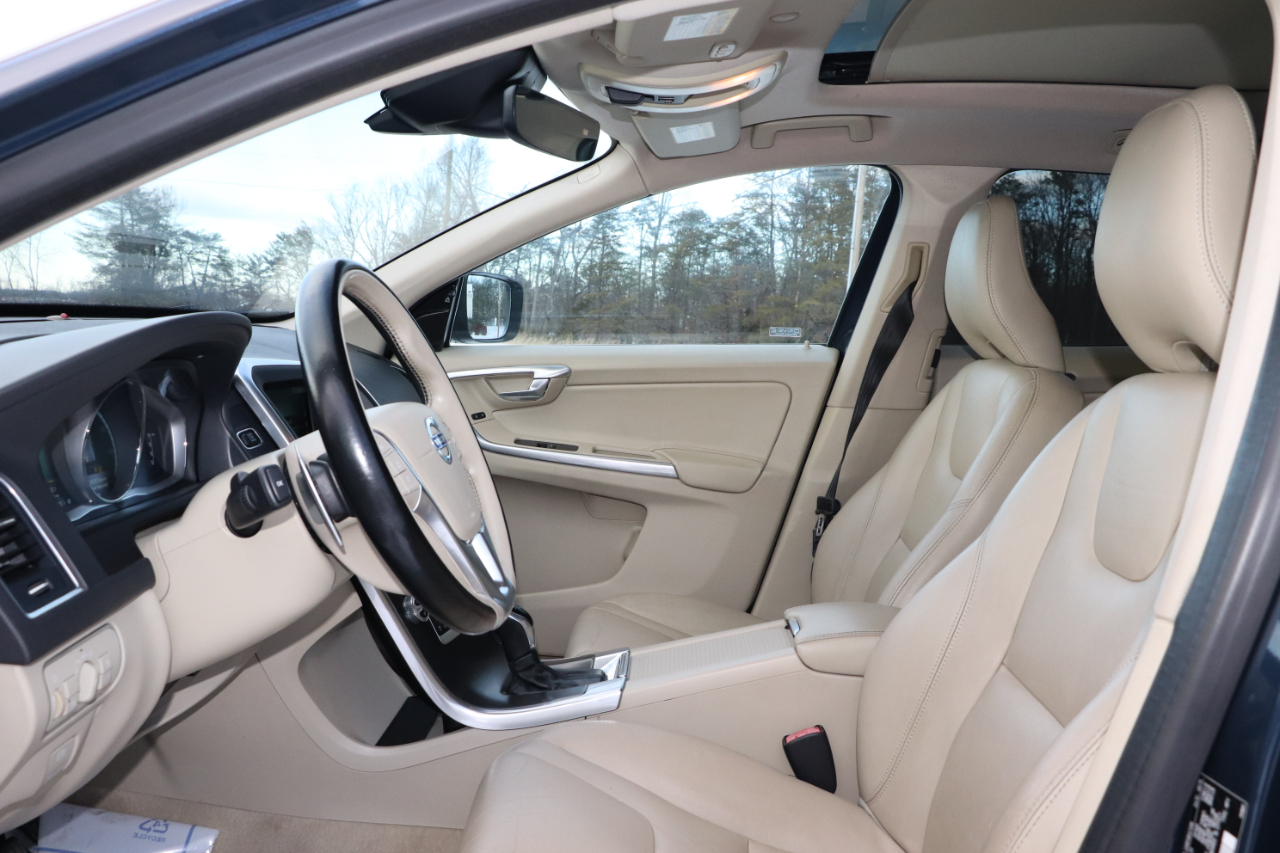 Volvo XC60 T6 4D SUV AWD 2015