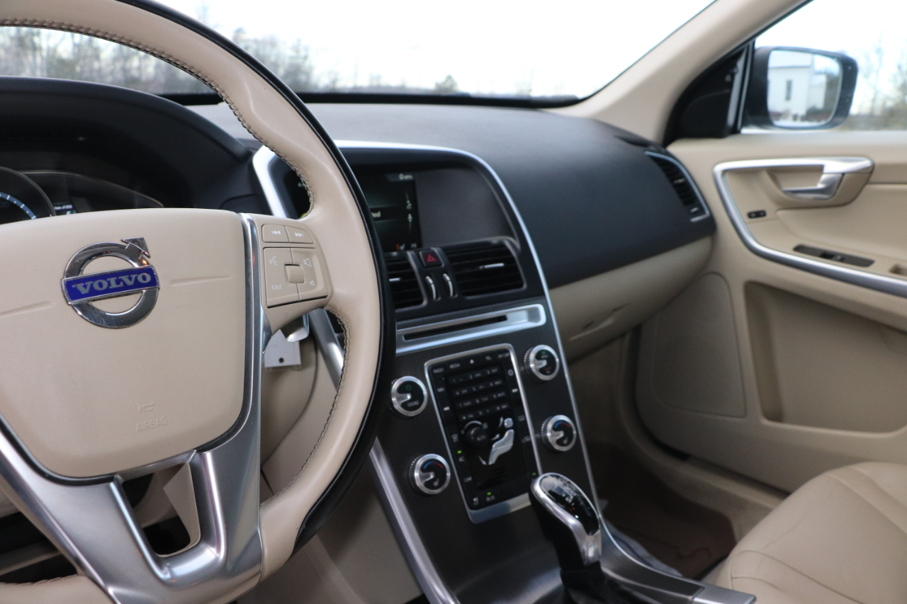 Volvo XC60 T6 4D SUV AWD 2015