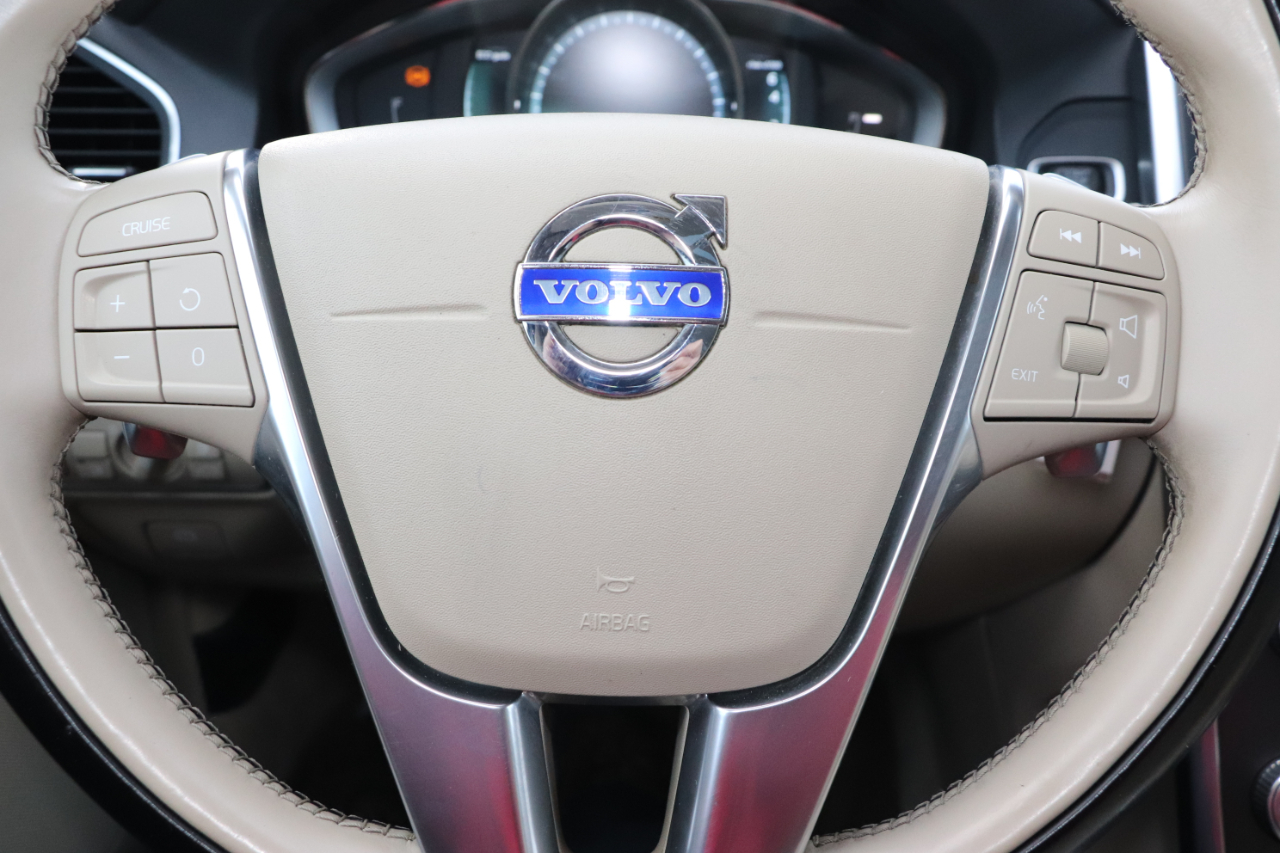 Volvo XC60 T6 4D SUV AWD 2015