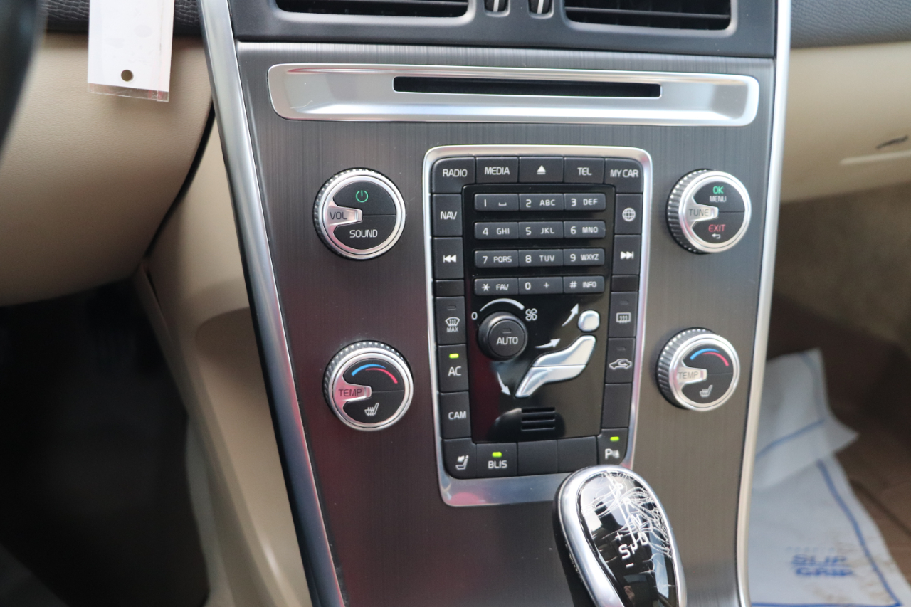 Volvo XC60 T6 4D SUV AWD 2015