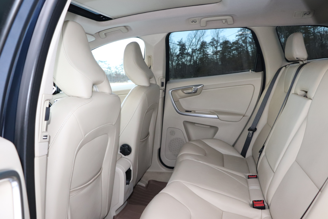 Volvo XC60 T6 4D SUV AWD 2015