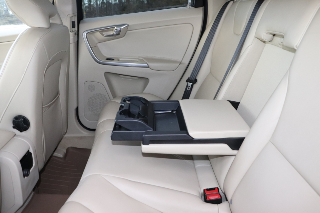 Volvo XC60 T6 4D SUV AWD 2015