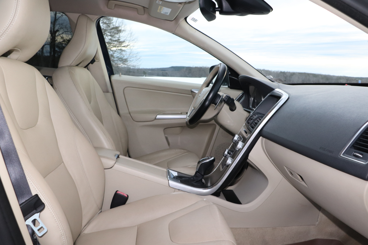 Volvo XC60 T6 4D SUV AWD 2015