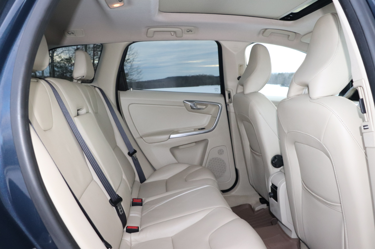 Volvo XC60 T6 4D SUV AWD 2015