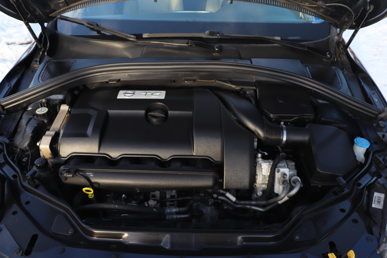 Volvo XC60 T6 4D SUV AWD 2015